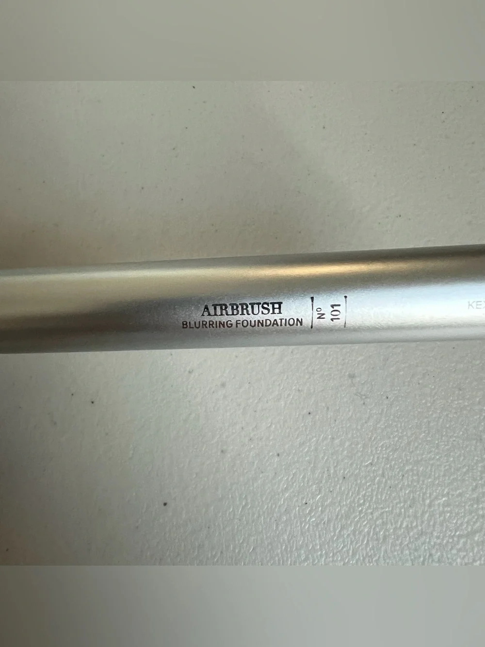 IT Cosmetics Dome Shaped Airbrush Blurring Foundation Brush #101, NWT